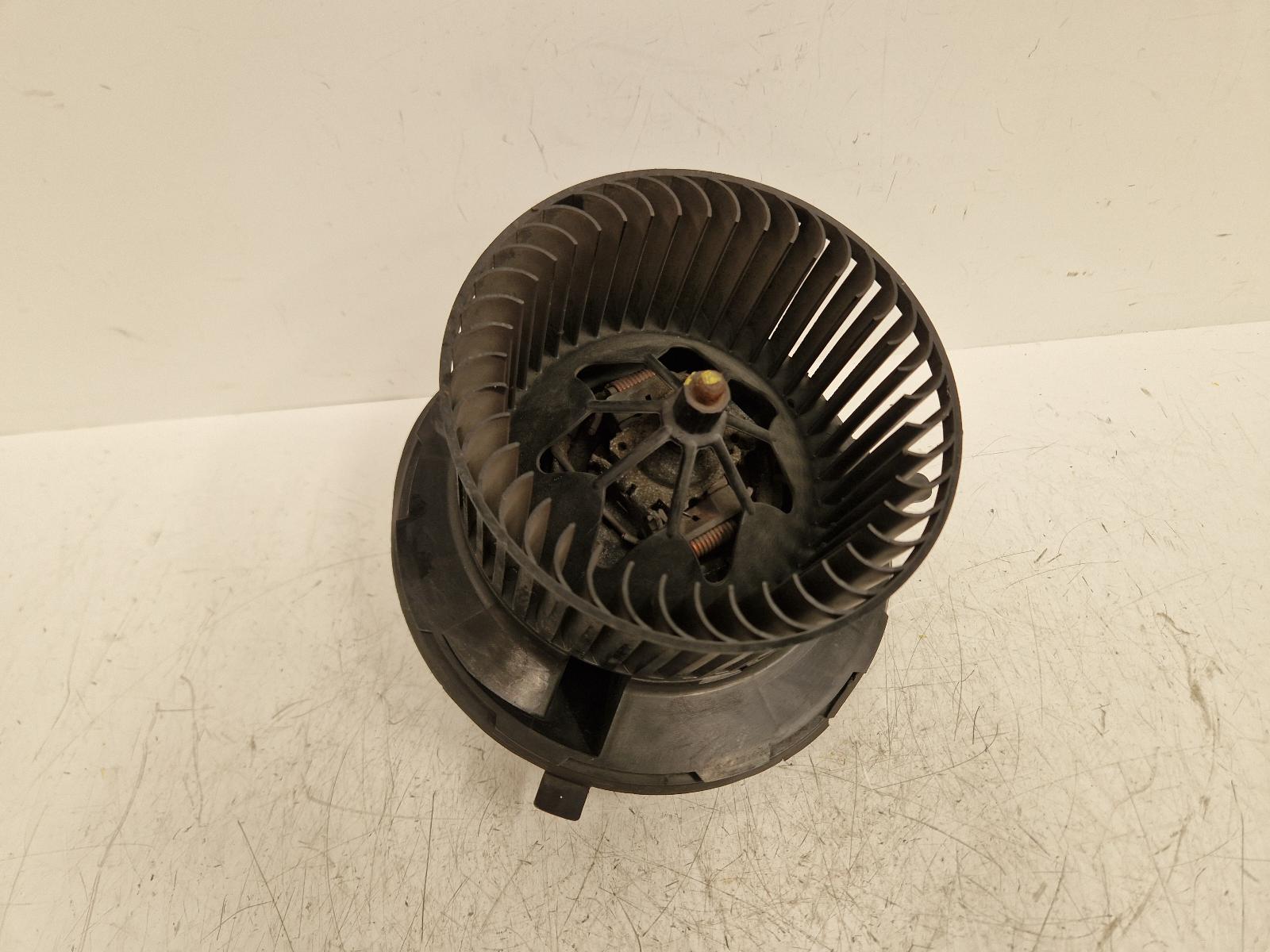 View Auto part Heater Motor/Assembly Skoda Superb 2013