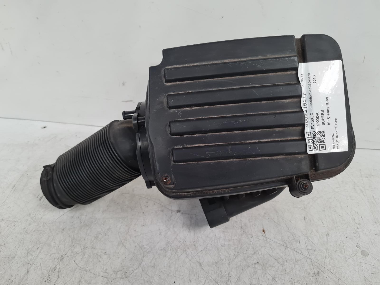View Auto part Air Cleaner/Box Skoda Superb 2013