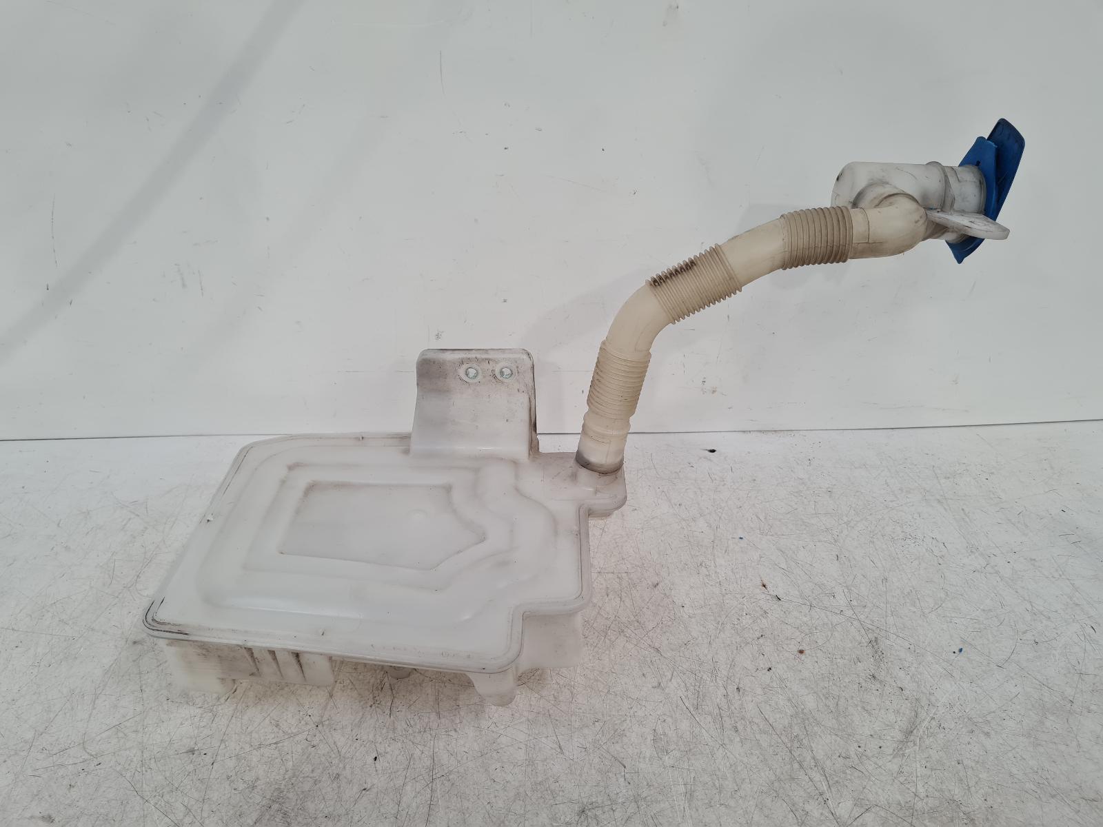 View Auto part Washer Bottle Skoda Superb 2013