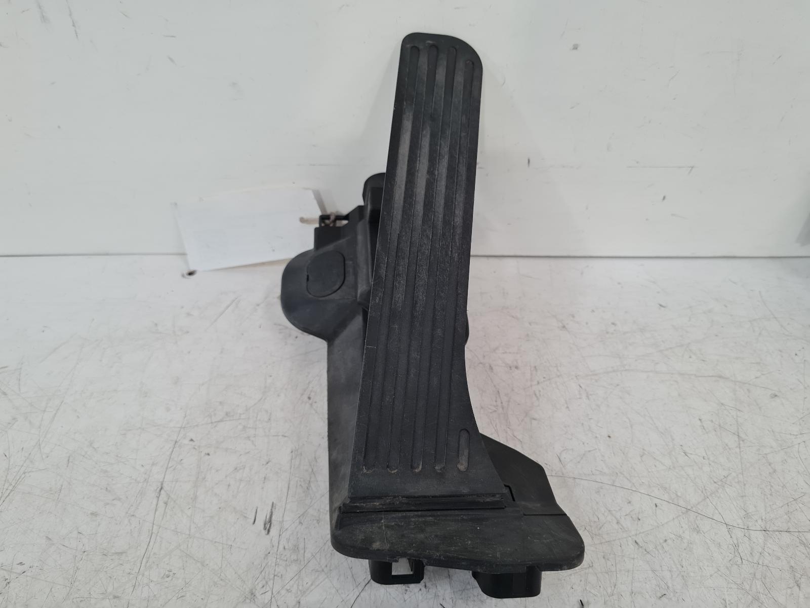 View Auto part Pedal Potentiometer Skoda Superb 2013
