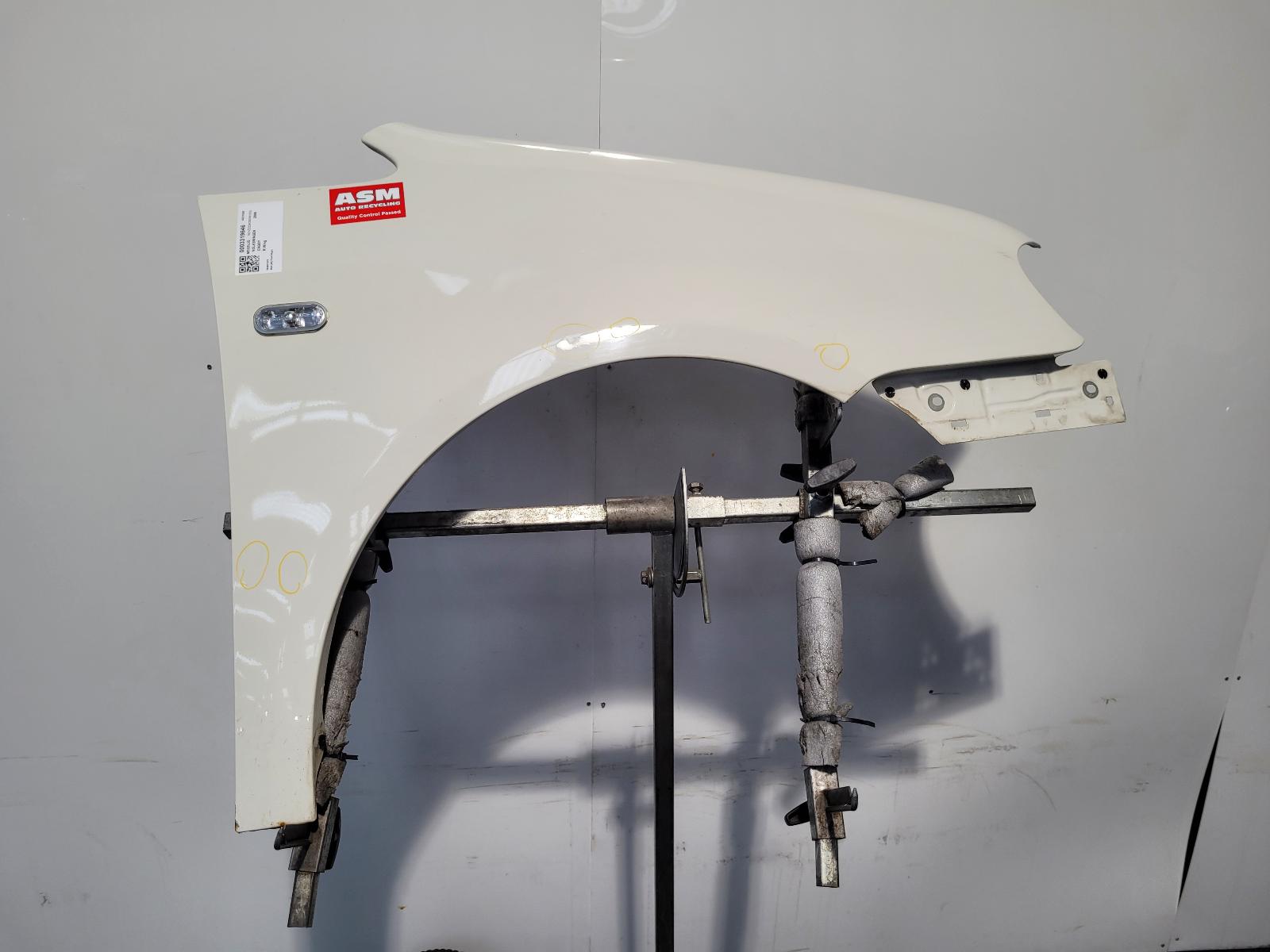 View Auto part R Wing Volkswagen Caddy 2006