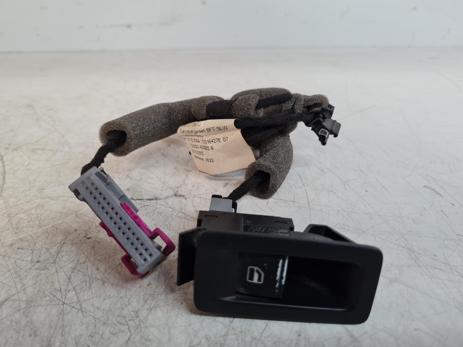 View Auto part Elect. Window Switch Volkswagen Caddy 2006
