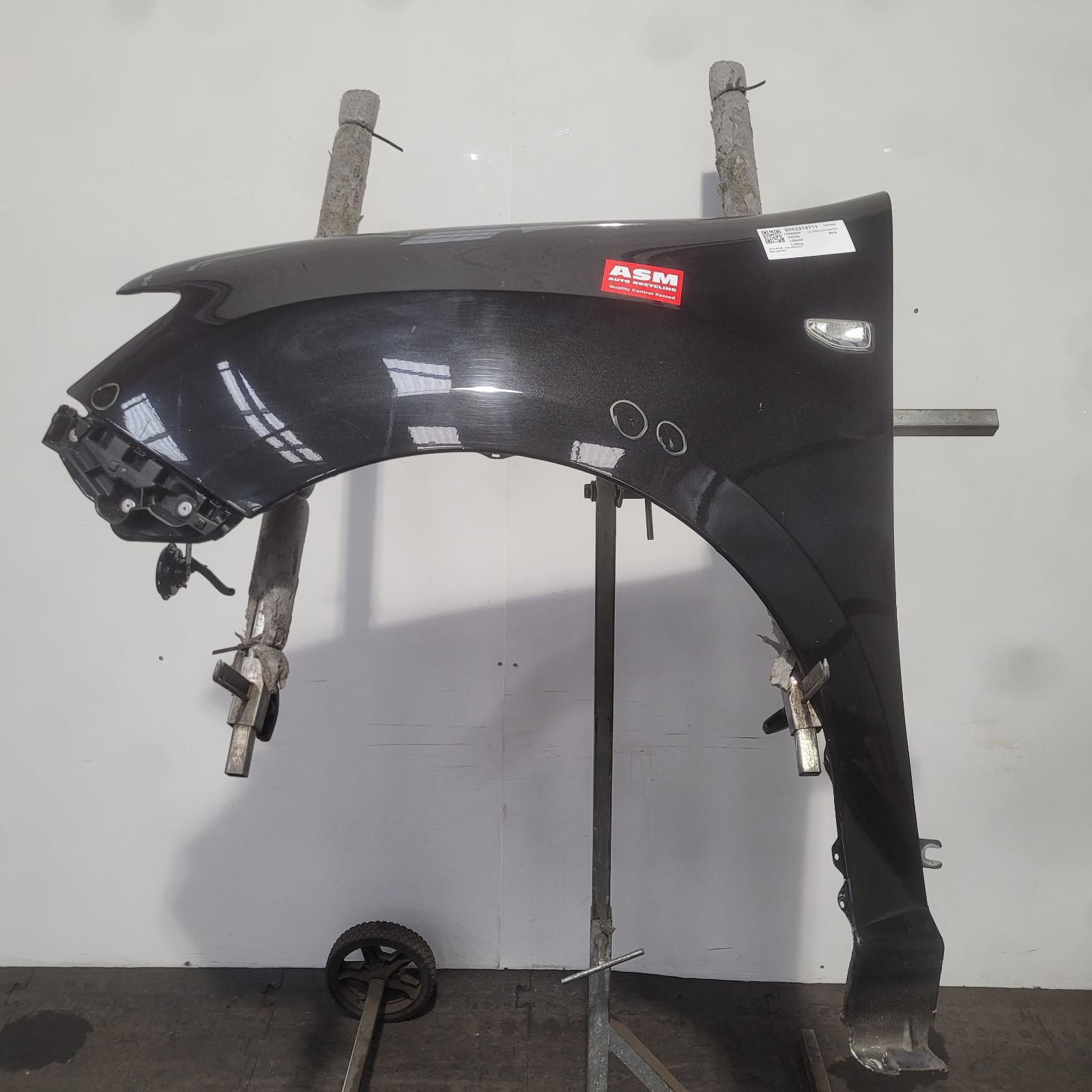 View Auto part L Wing Dacia Logan 2016