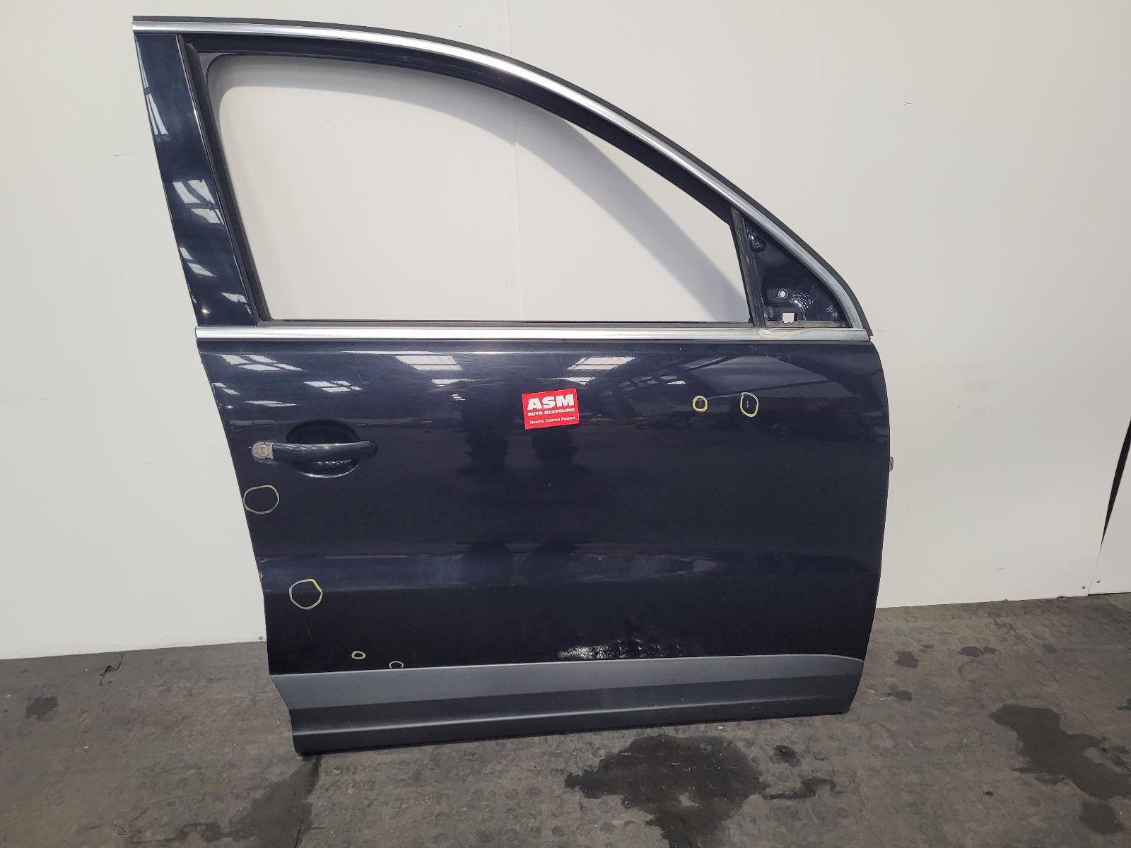 View Auto part R Front Door Volkswagen Tiguan 2010