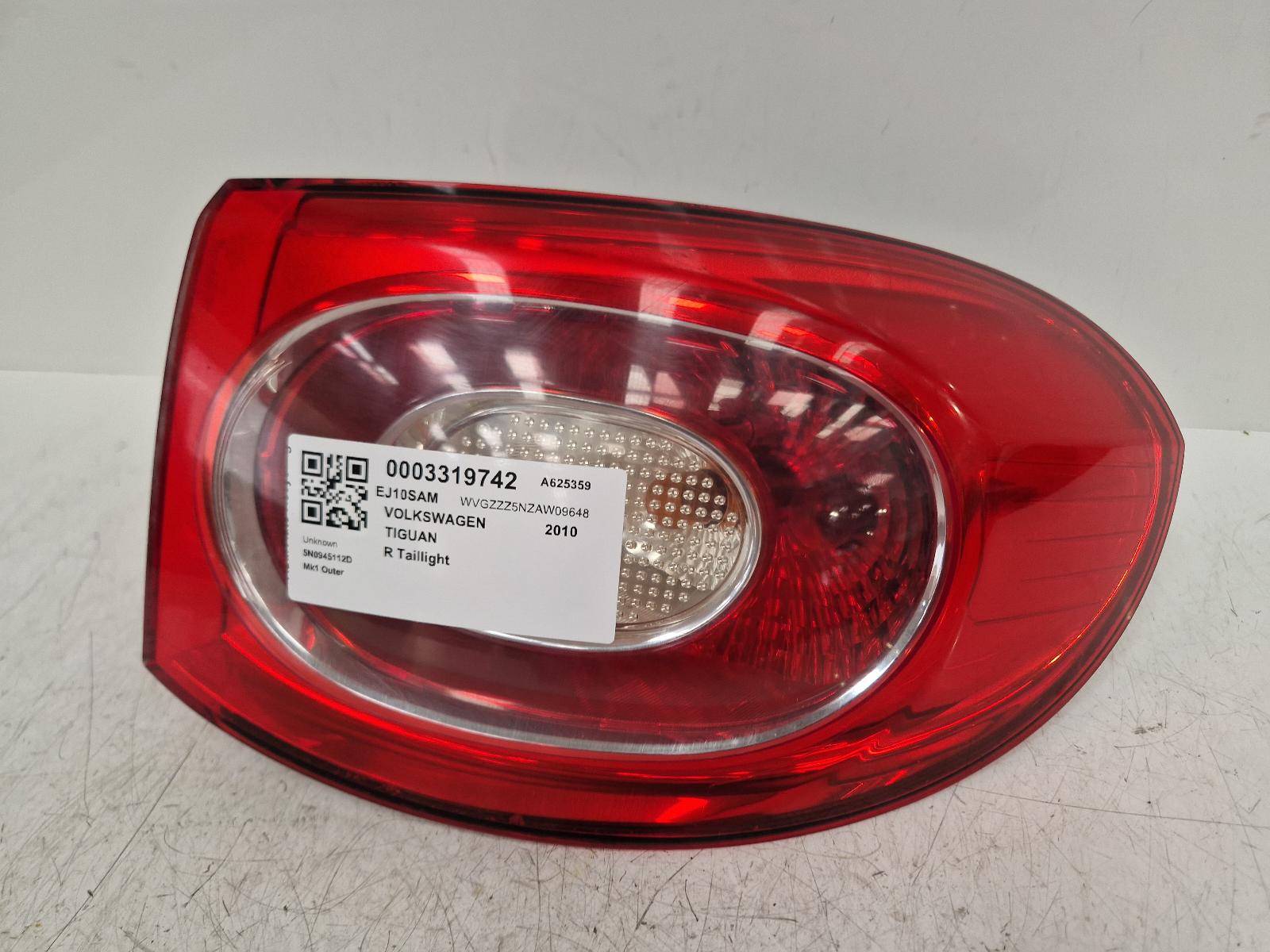 View Auto part R Taillight Volkswagen Tiguan 2010