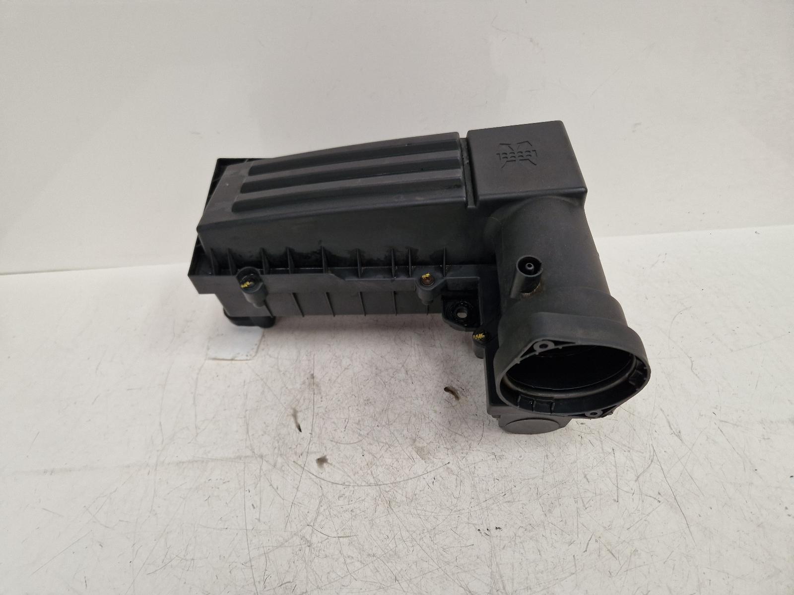 View Auto part Air Cleaner/Box Volkswagen Tiguan 2010