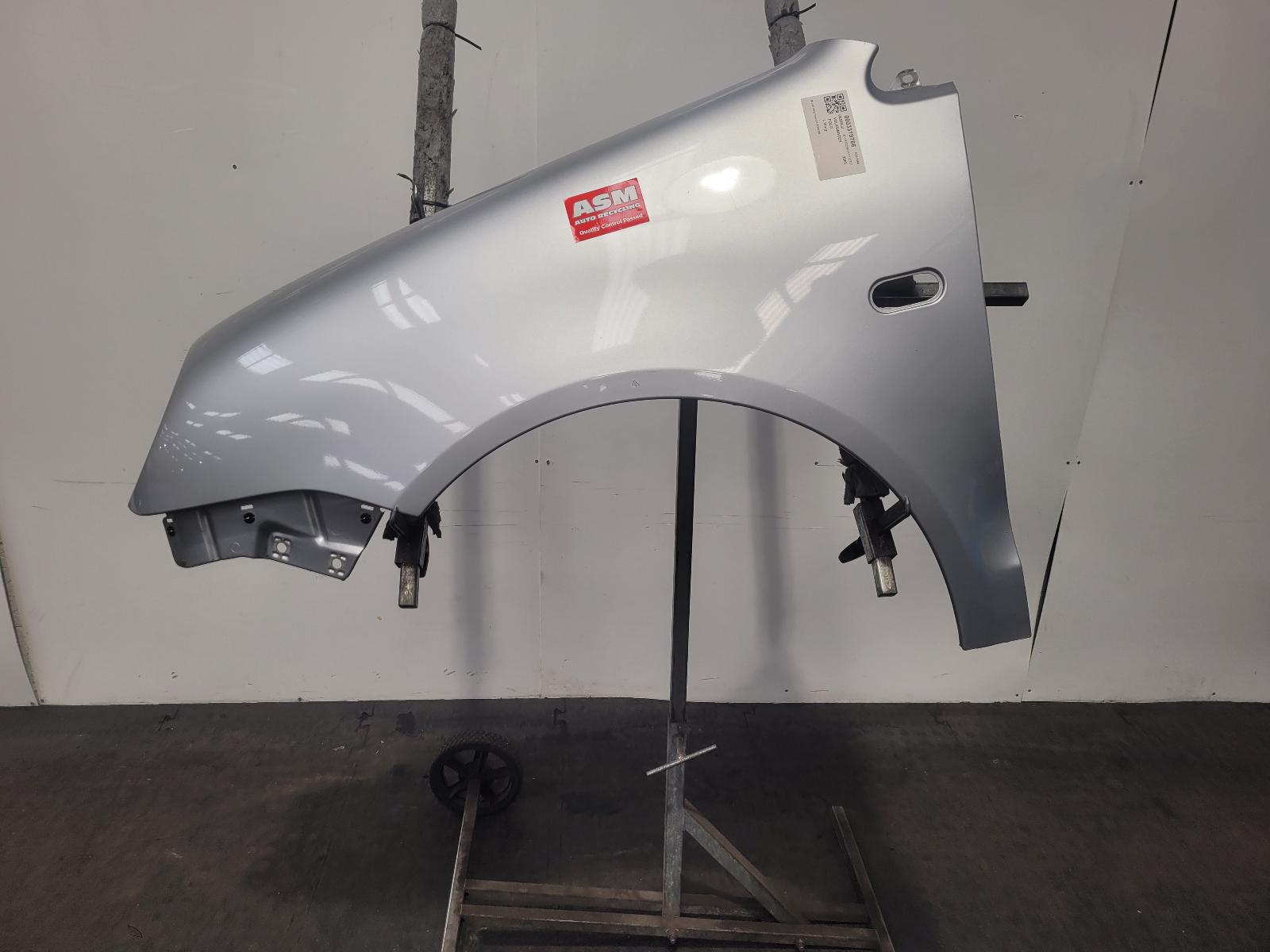 View Auto part L Wing Volkswagen Polo 2003