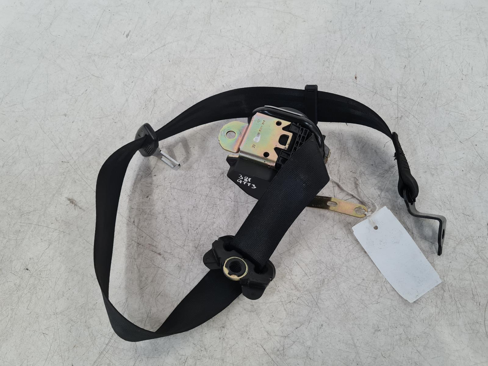 View Auto part Seat Belt Volkswagen Polo 2003