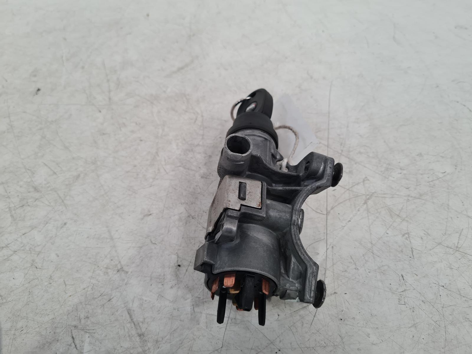 View Auto part Ignition W/Key Volkswagen Polo 2003