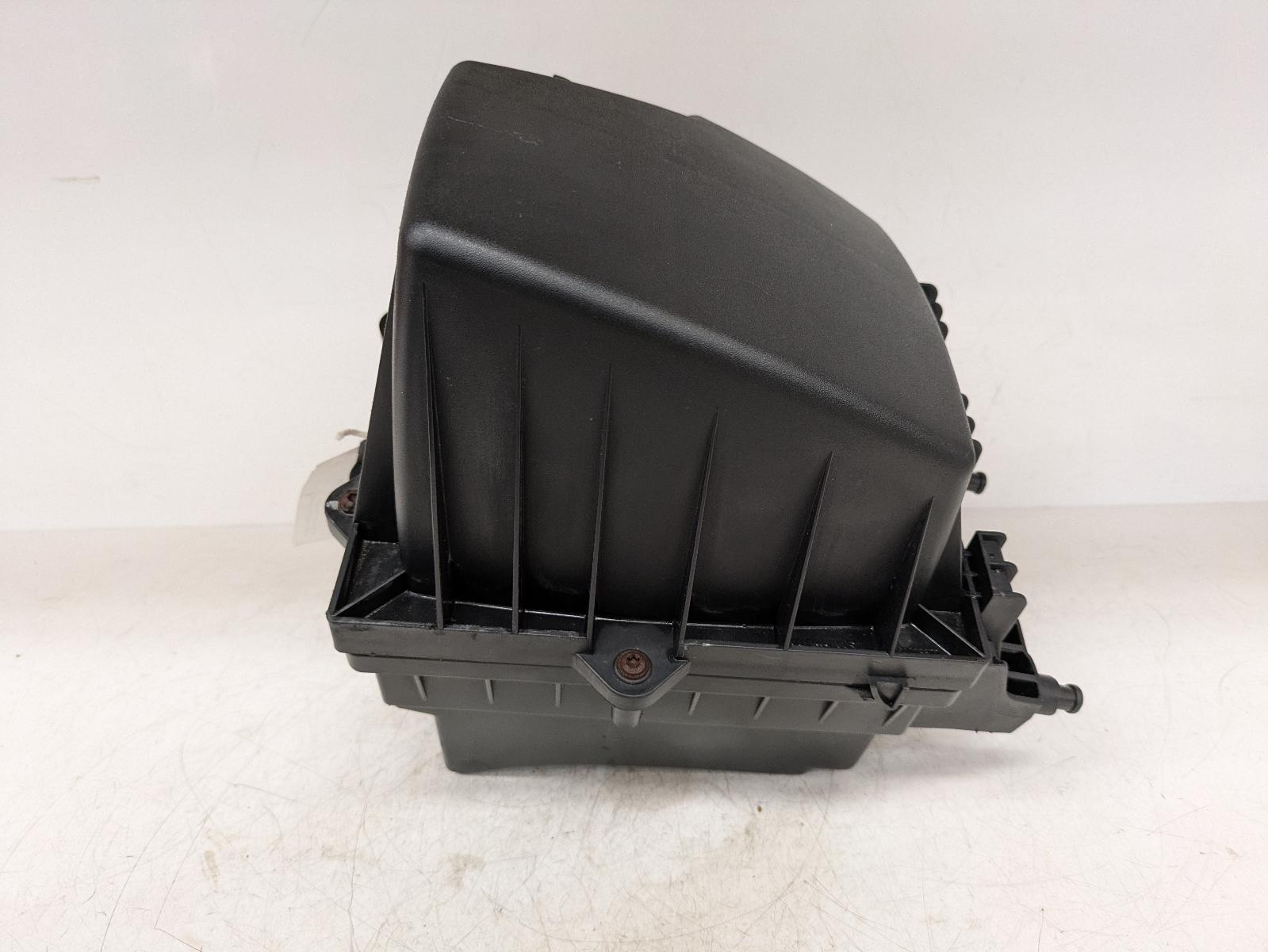 View Auto part Air Cleaner/Box Vauxhall Meriva 2013