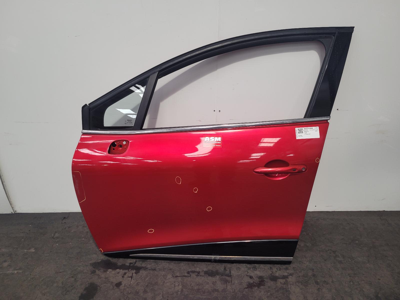 View Auto part L Front Door Renault Clio 2015