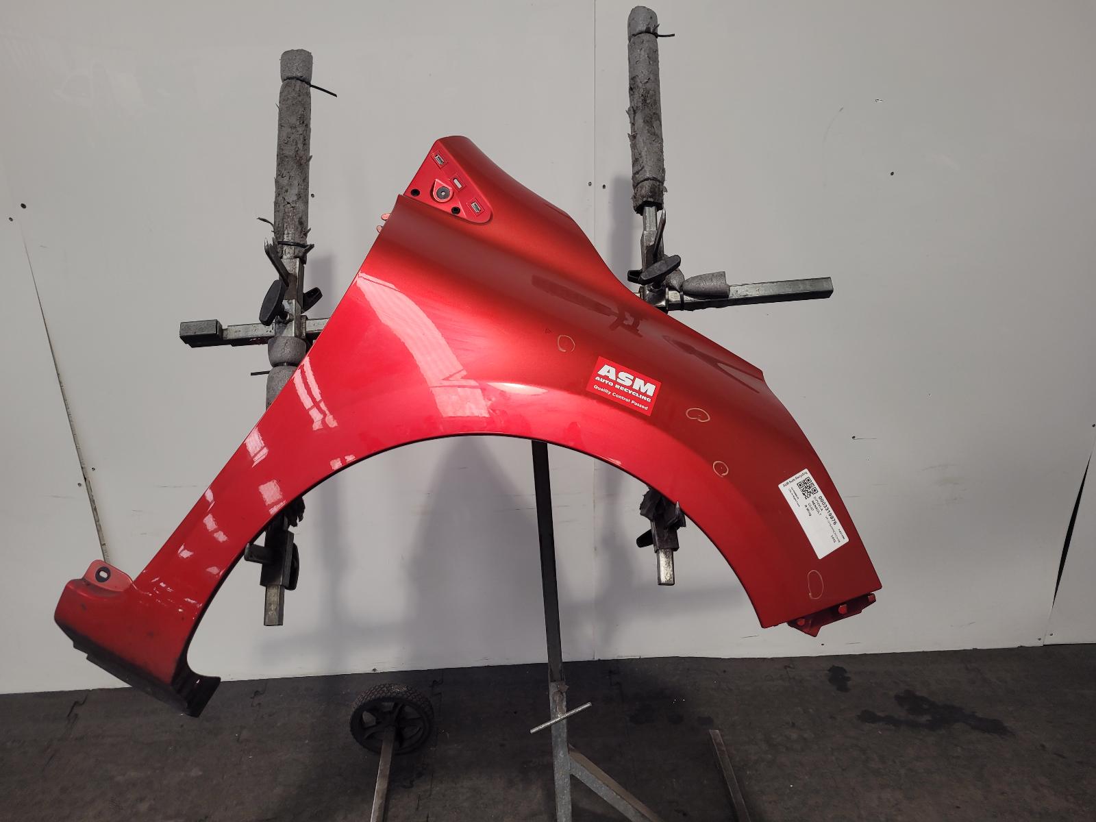 View Auto part R Wing Renault Clio 2015