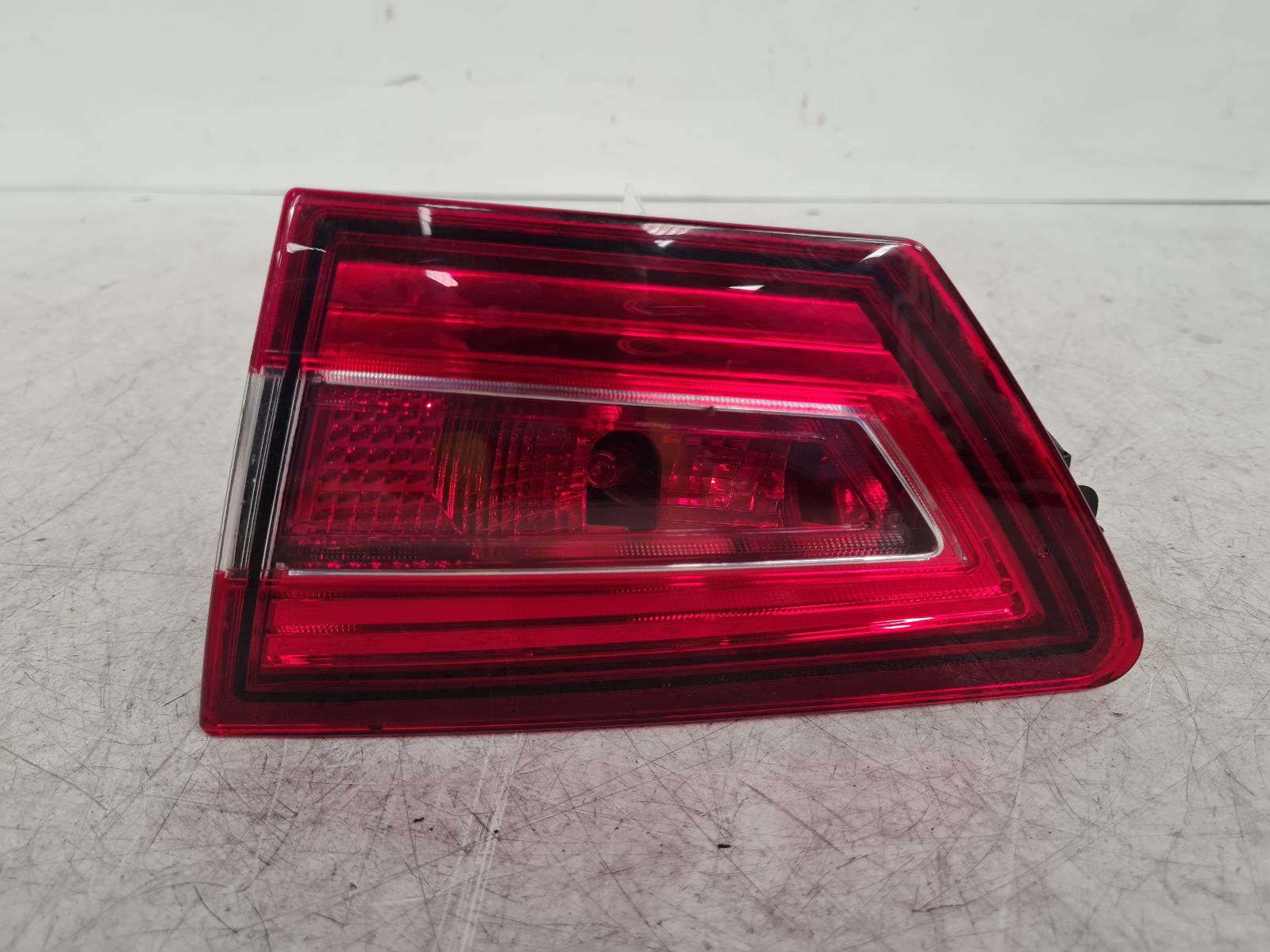 View Auto part R Taillight Renault Clio 2015