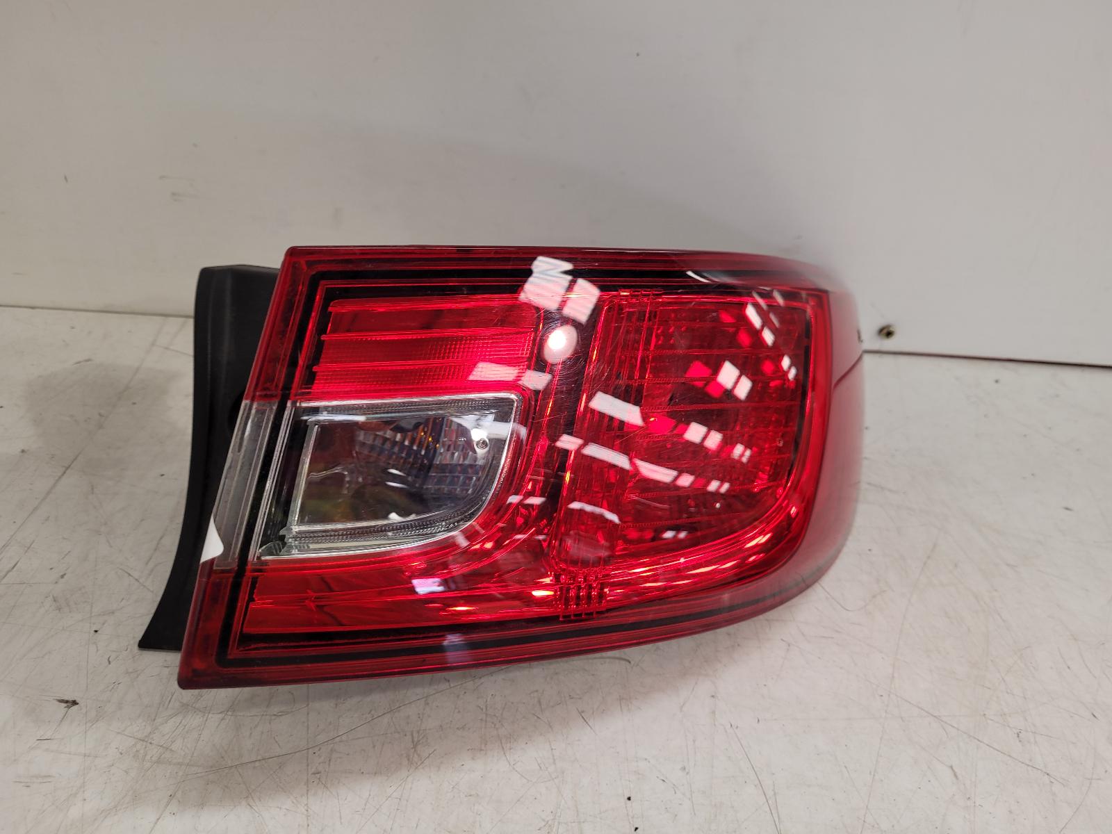 View Auto part R Taillight Renault Clio 2015
