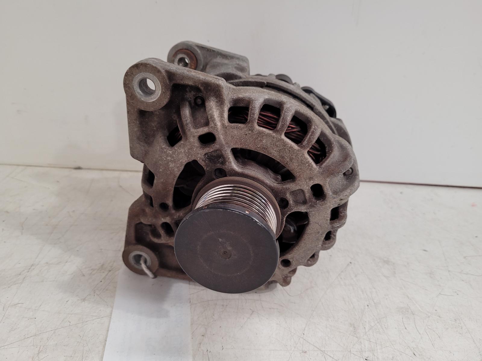 View Auto part Alternator Renault Clio 2015
