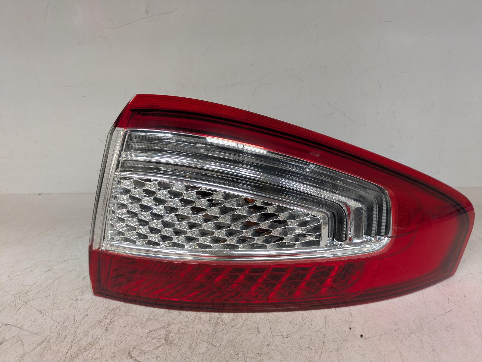 View Auto part R Taillight Ford Mondeo 2011