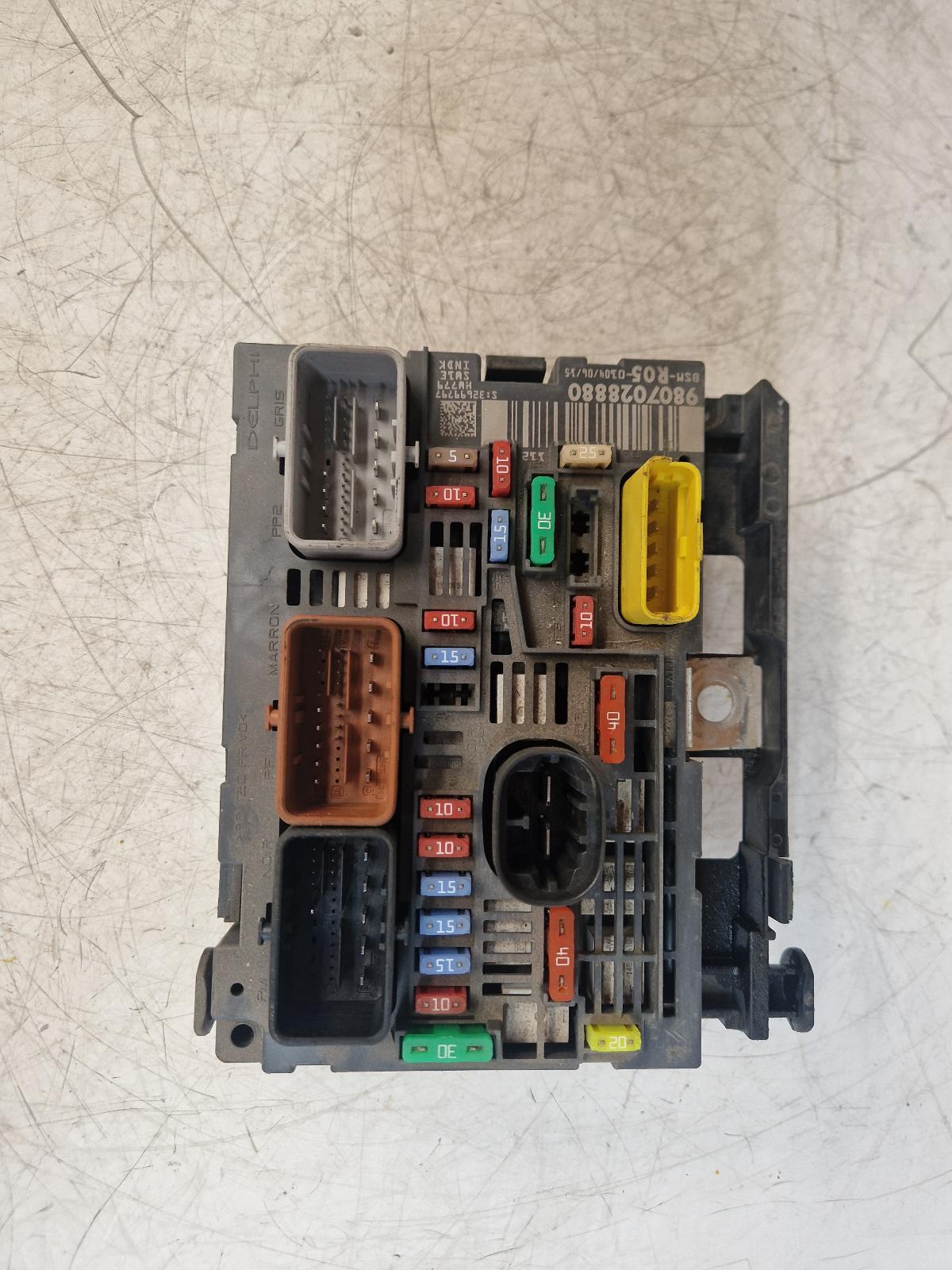 View Auto part Fuse Box Peugeot Partner 2016