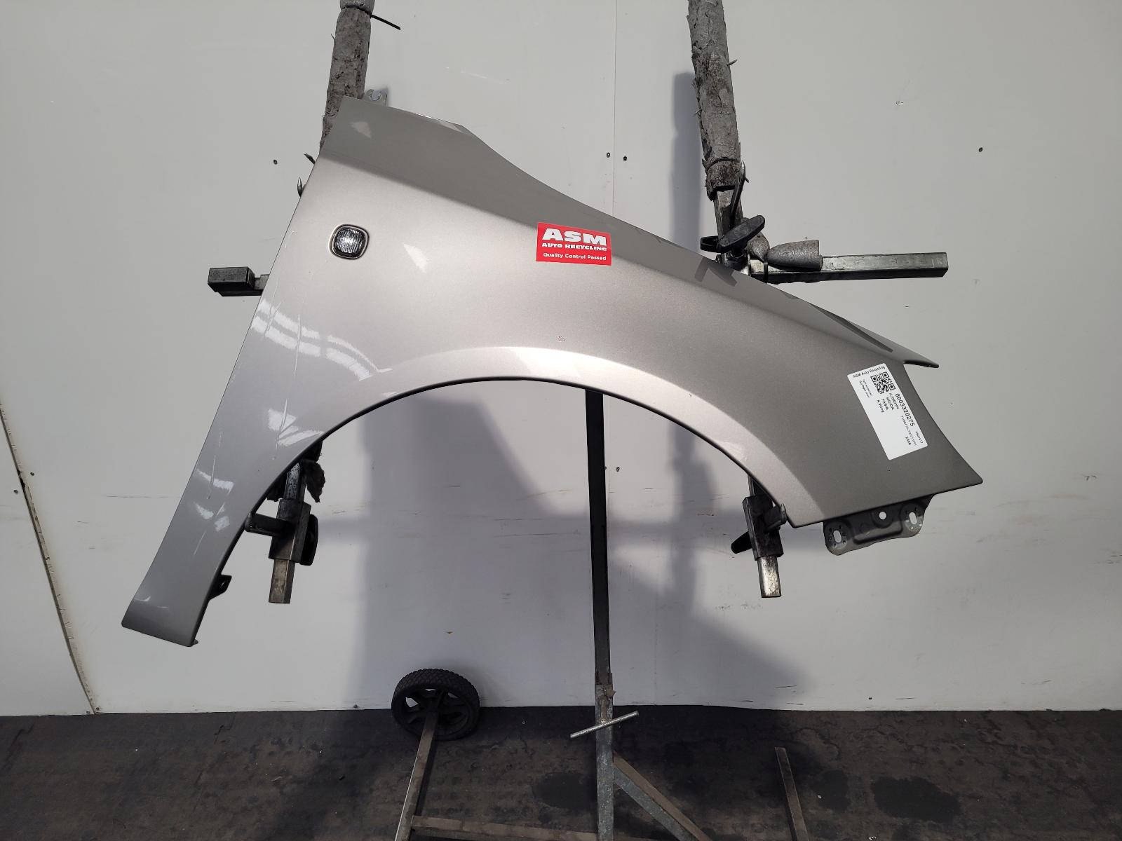 View Auto part R Wing Skoda Fabia 2008