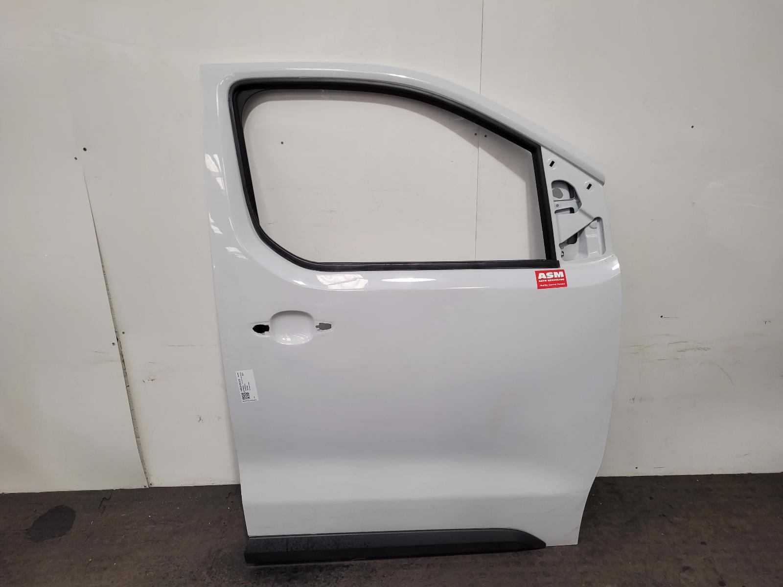 View Auto part R Front Door Vauxhall Vivaro 2023