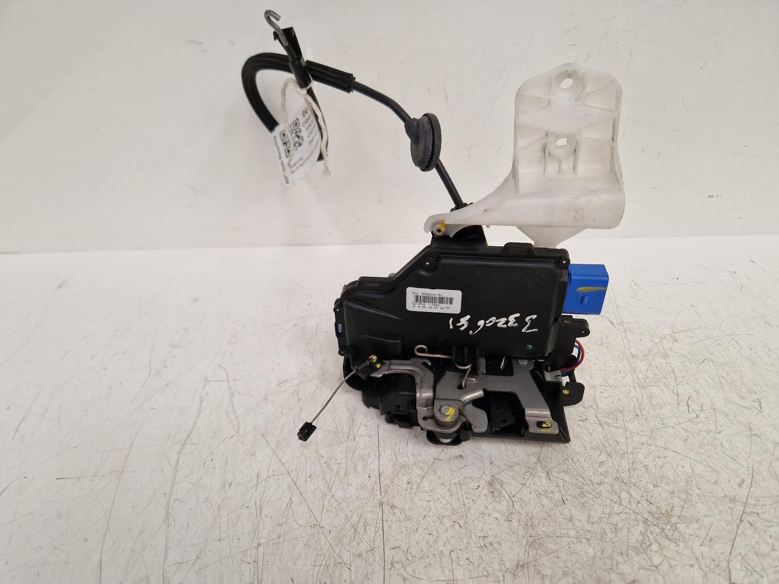 View Auto part Door Lock Assembly Volkswagen Caddy 2009