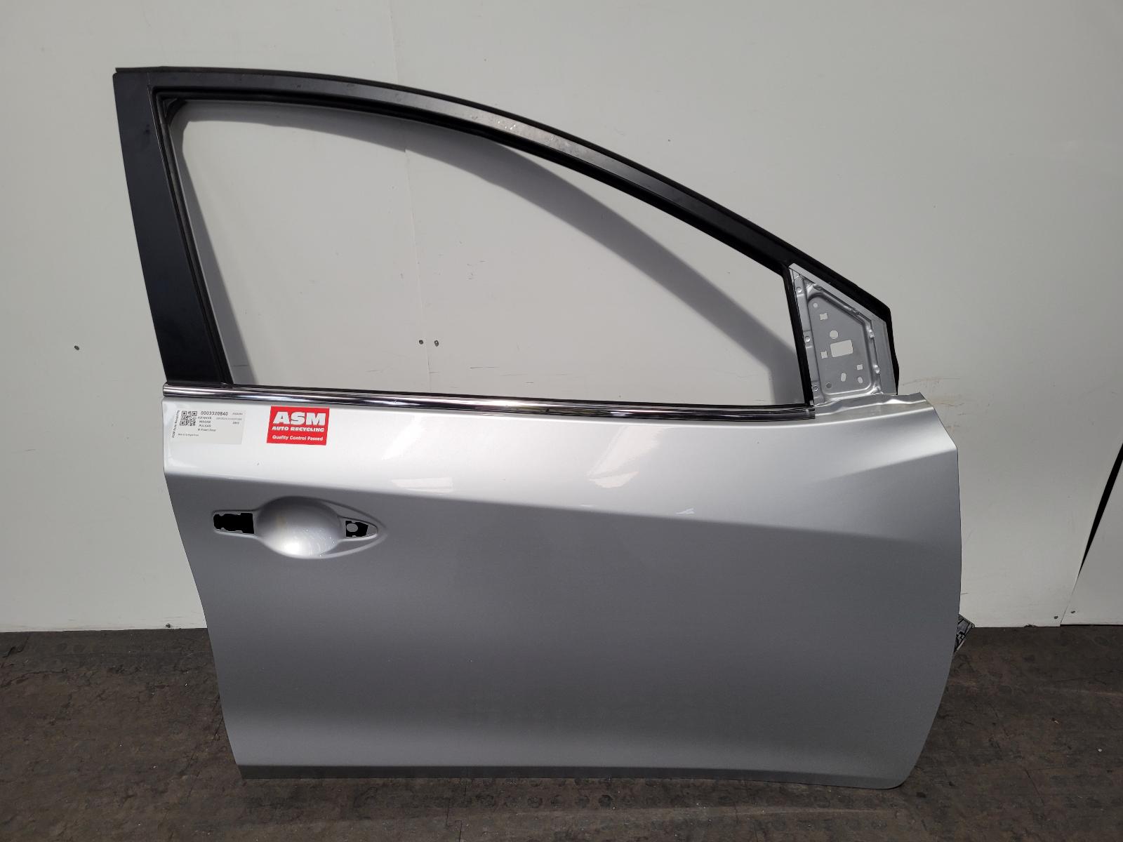 View Auto part R Front Door Nissan Pulsar 2016