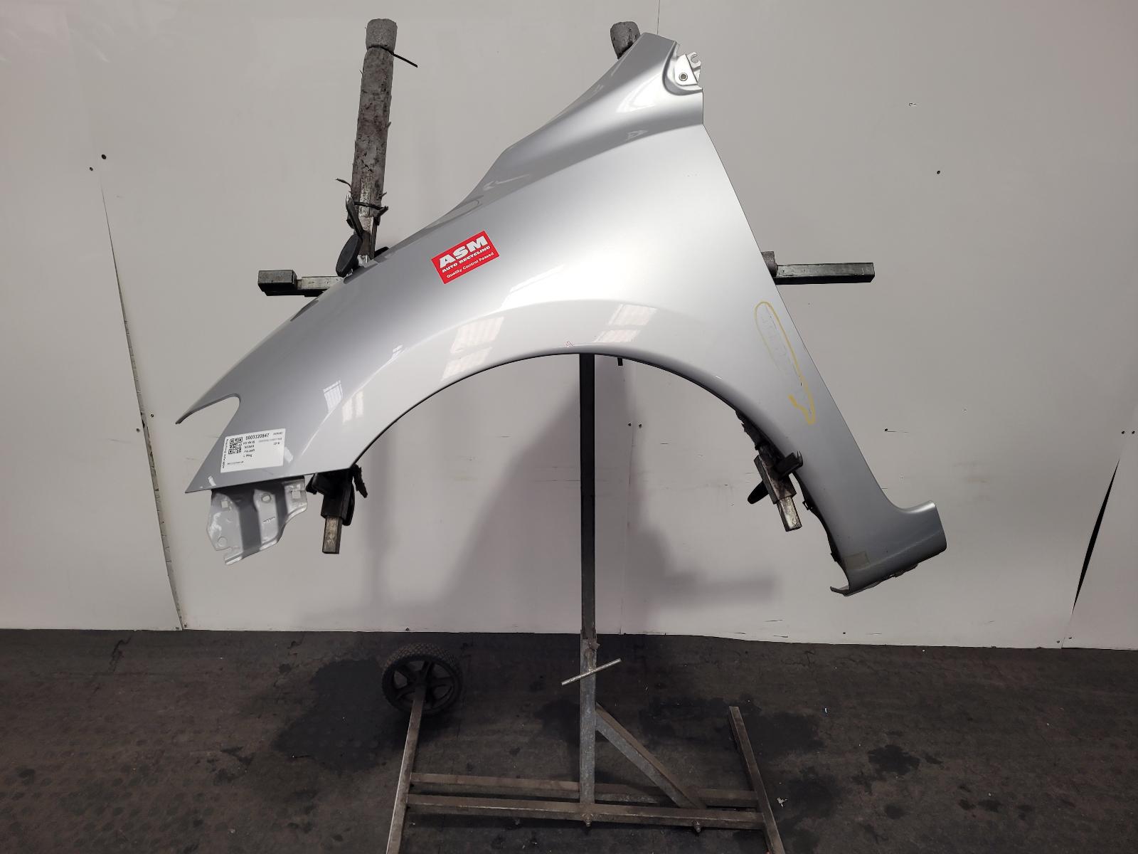 View Auto part L Wing Nissan Pulsar 2016