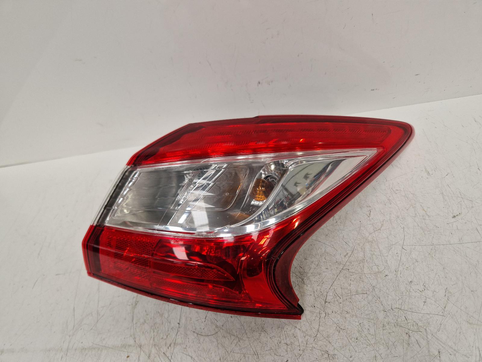 View Auto part R Taillight Nissan Pulsar 2016