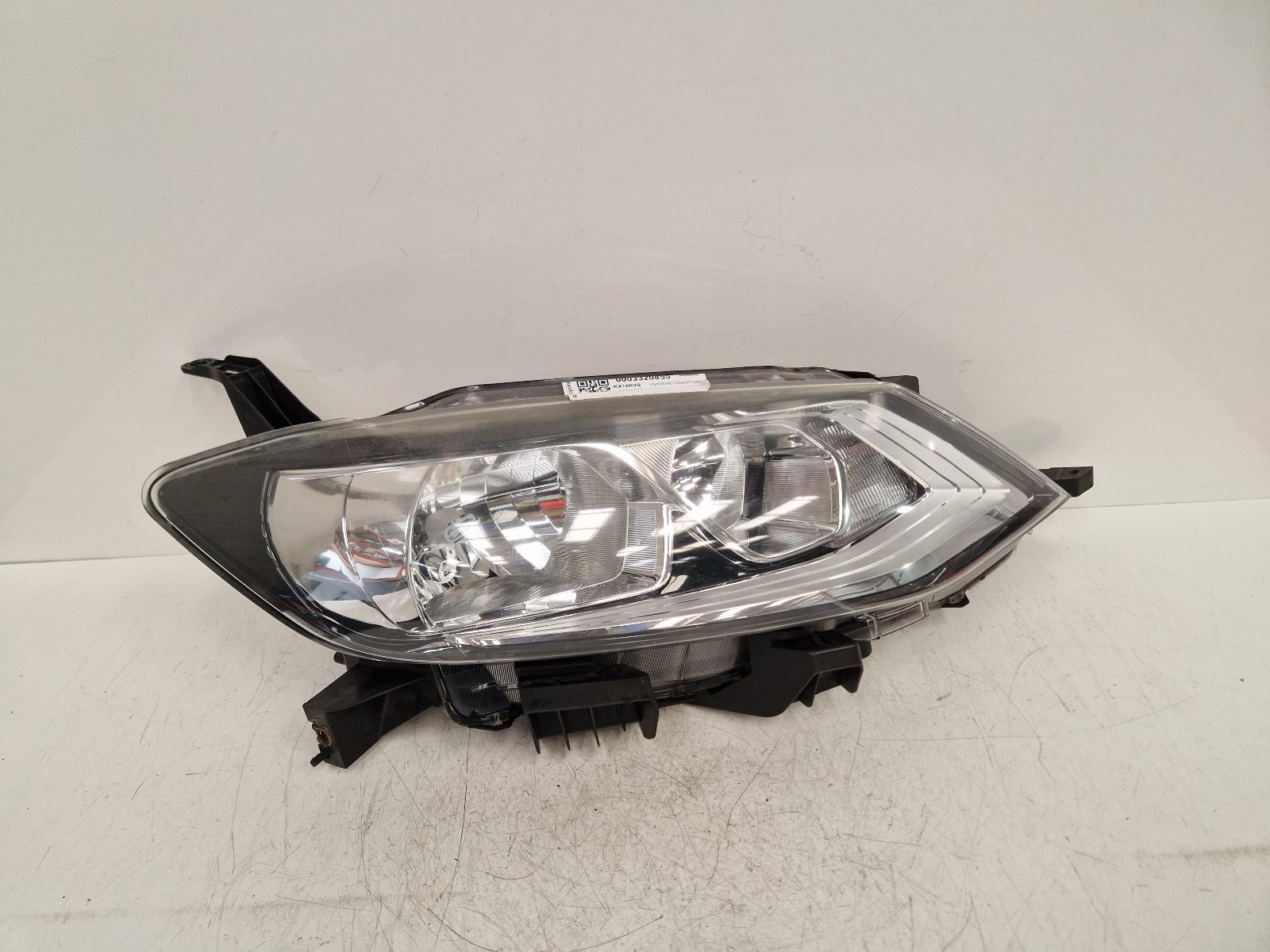 View Auto part R Headlamp Nissan Pulsar 2016