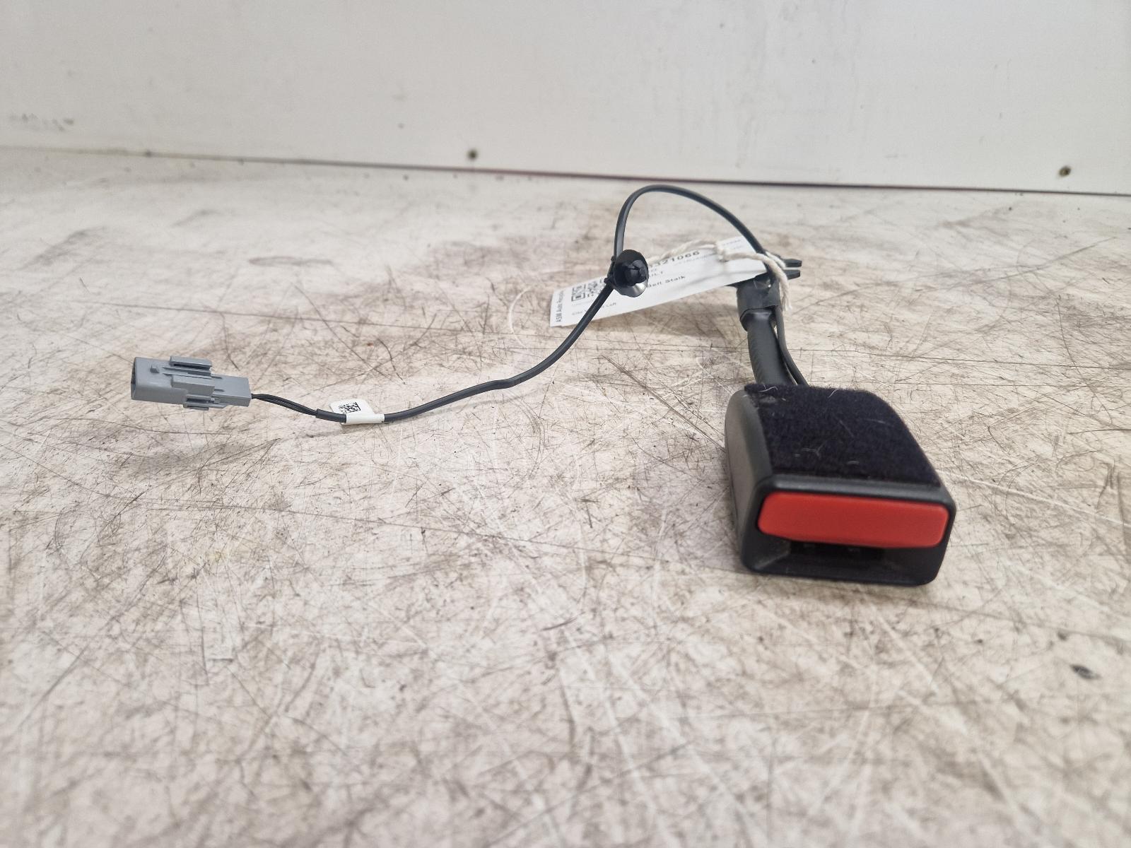View Auto part Seat Belt Renault Clio 2019
