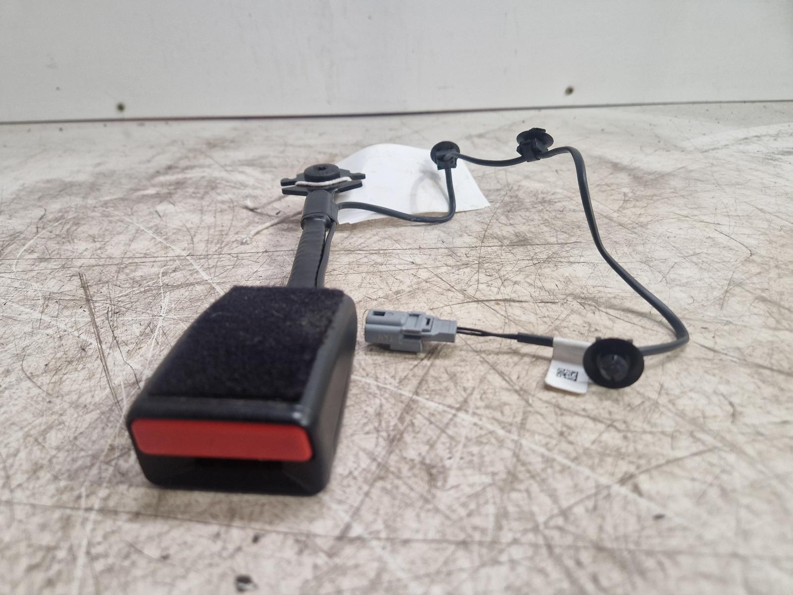 View Auto part Seat Belt Renault Clio 2019