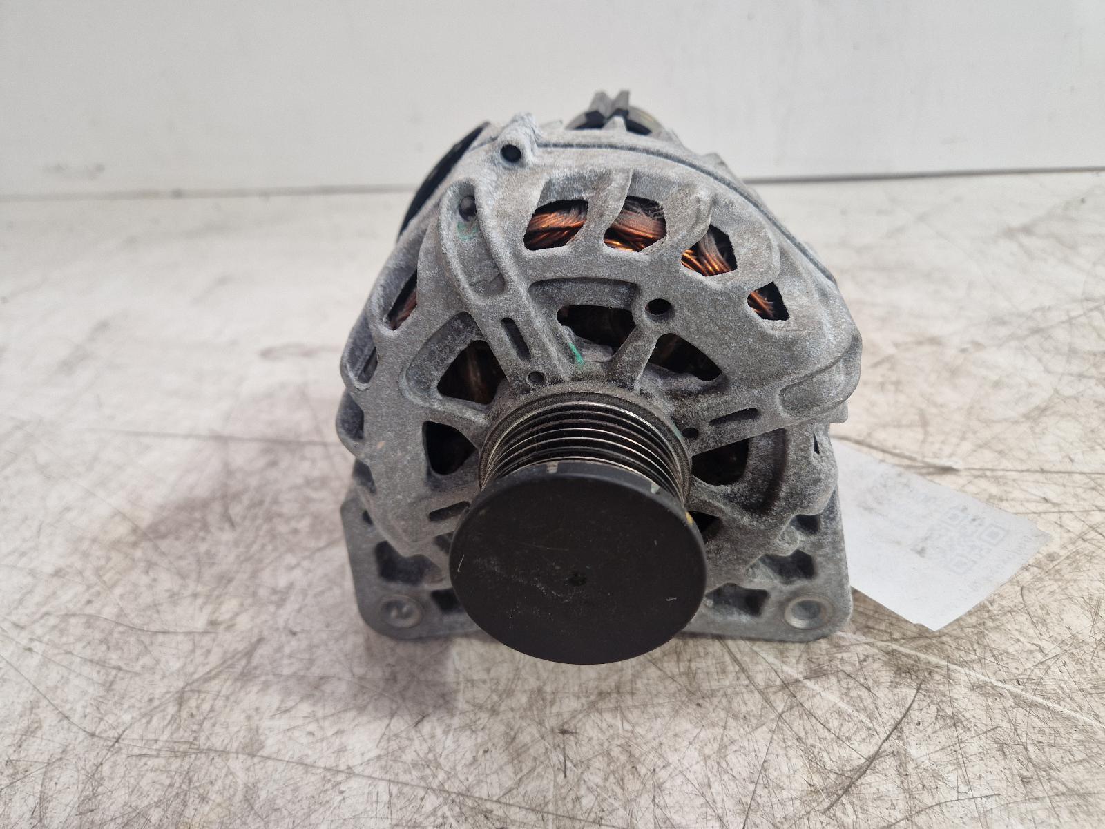 View Auto part Alternator Renault Clio 2019