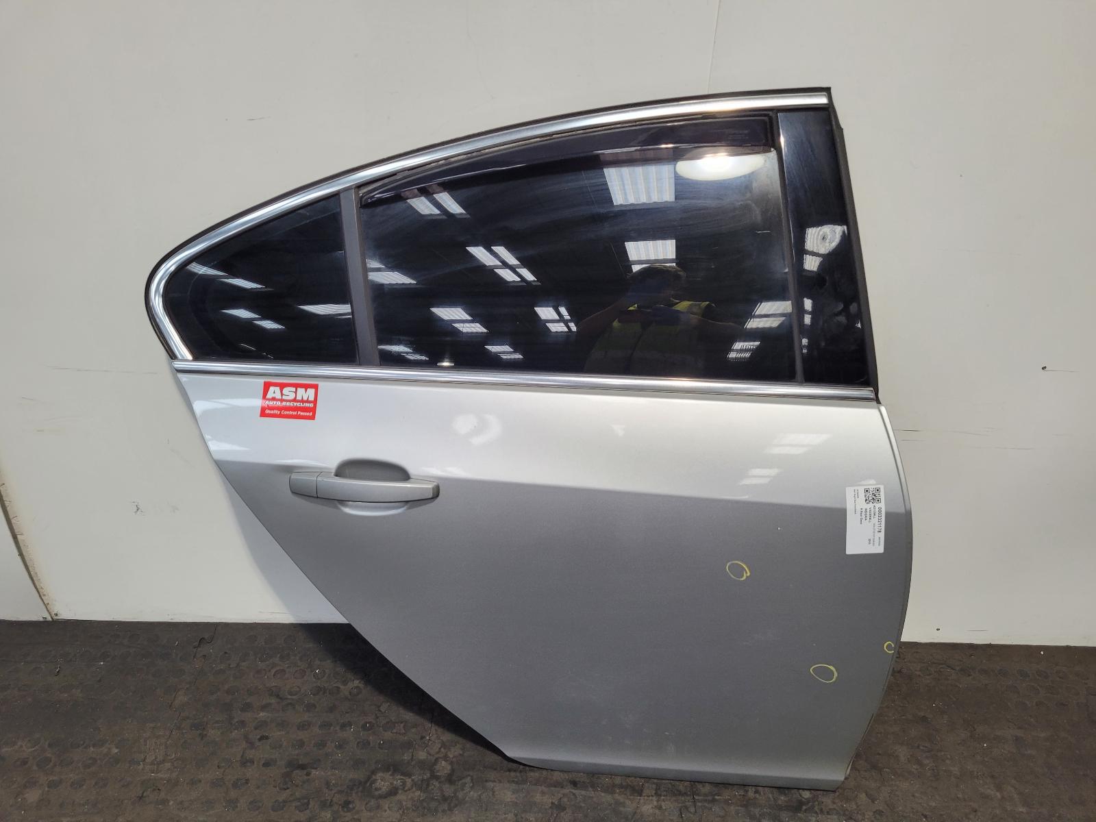 View Auto part R Rear Door Vauxhall Insignia 2015