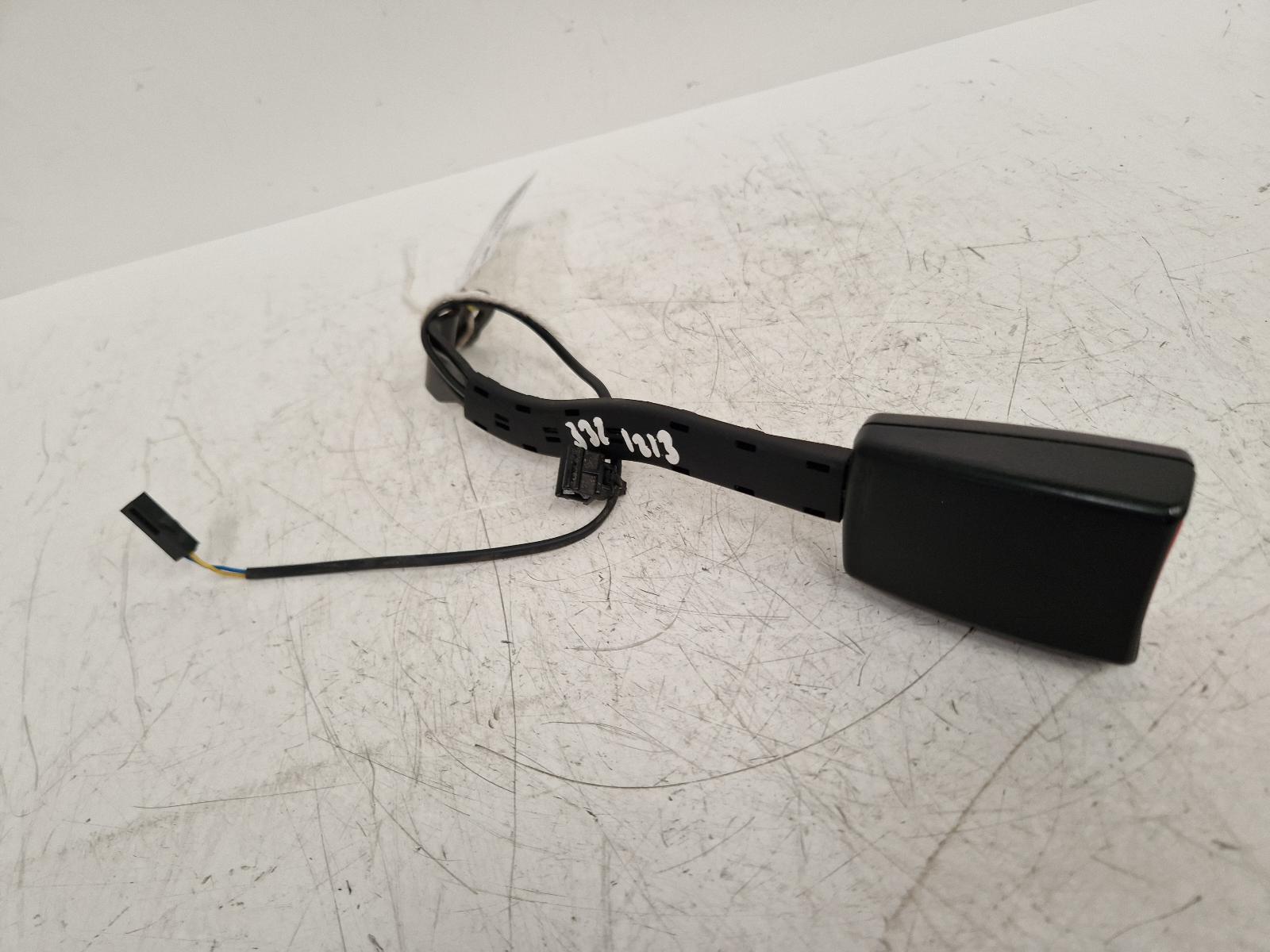 View Auto part Seat Belt Volkswagen Golf 2012