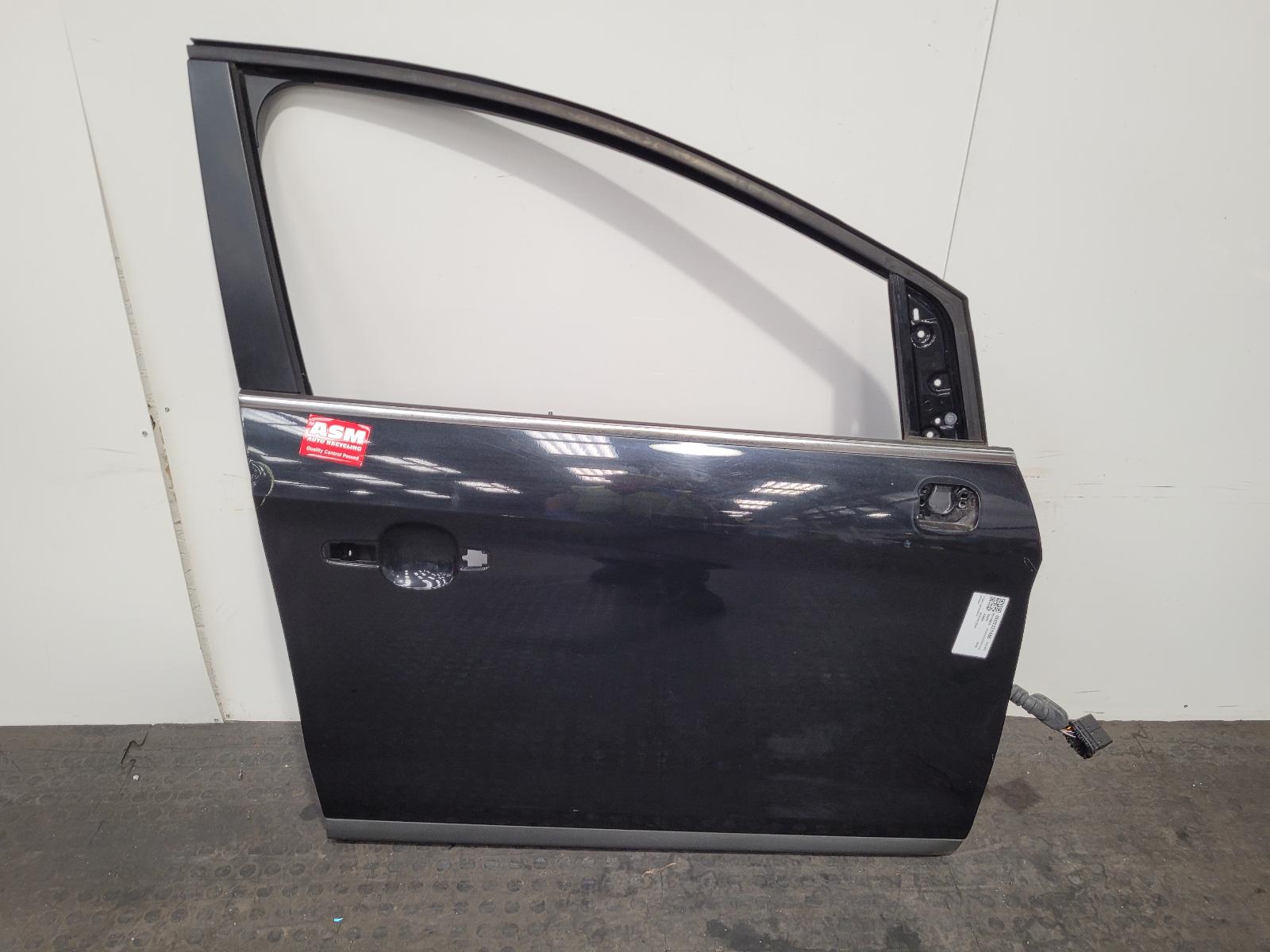 View Auto part R Front Door Ford Kuga 2012