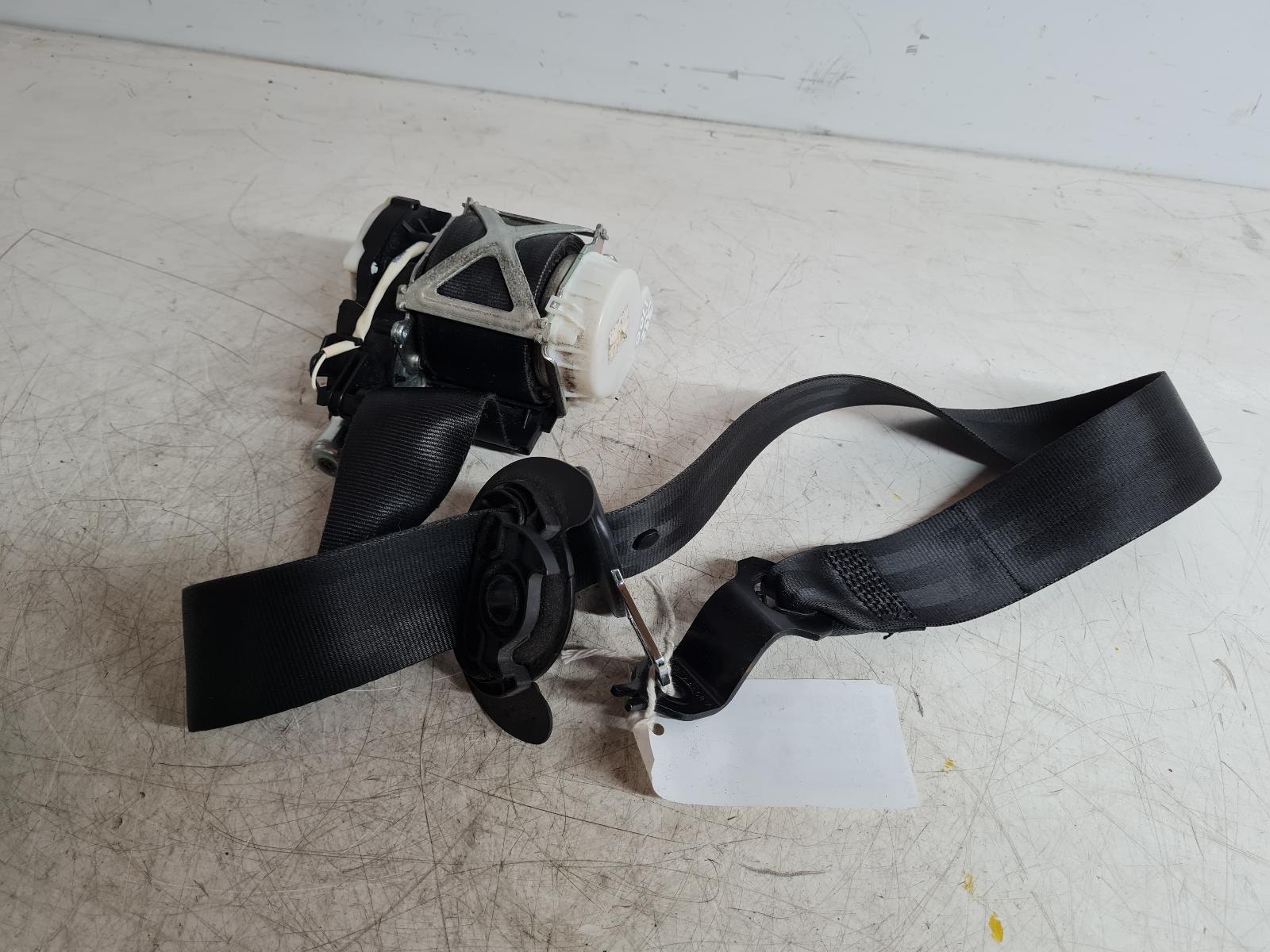 View Auto part Seat Belt Volkswagen Polo 2011
