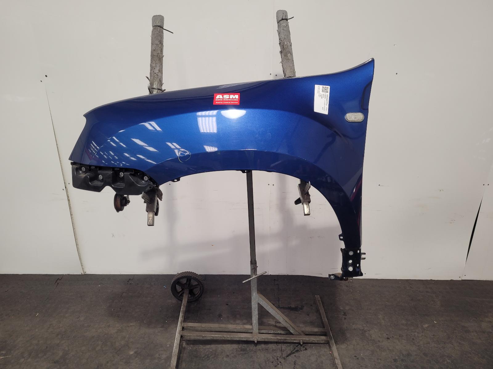 View Auto part L Wing Dacia Duster 2013