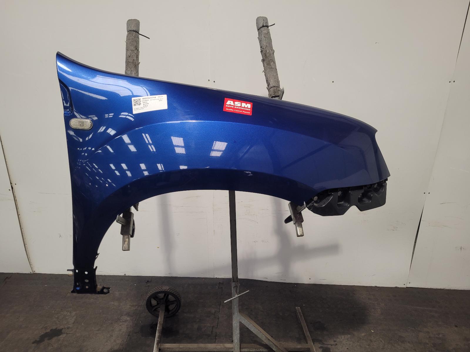 View Auto part R Wing Dacia Duster 2013