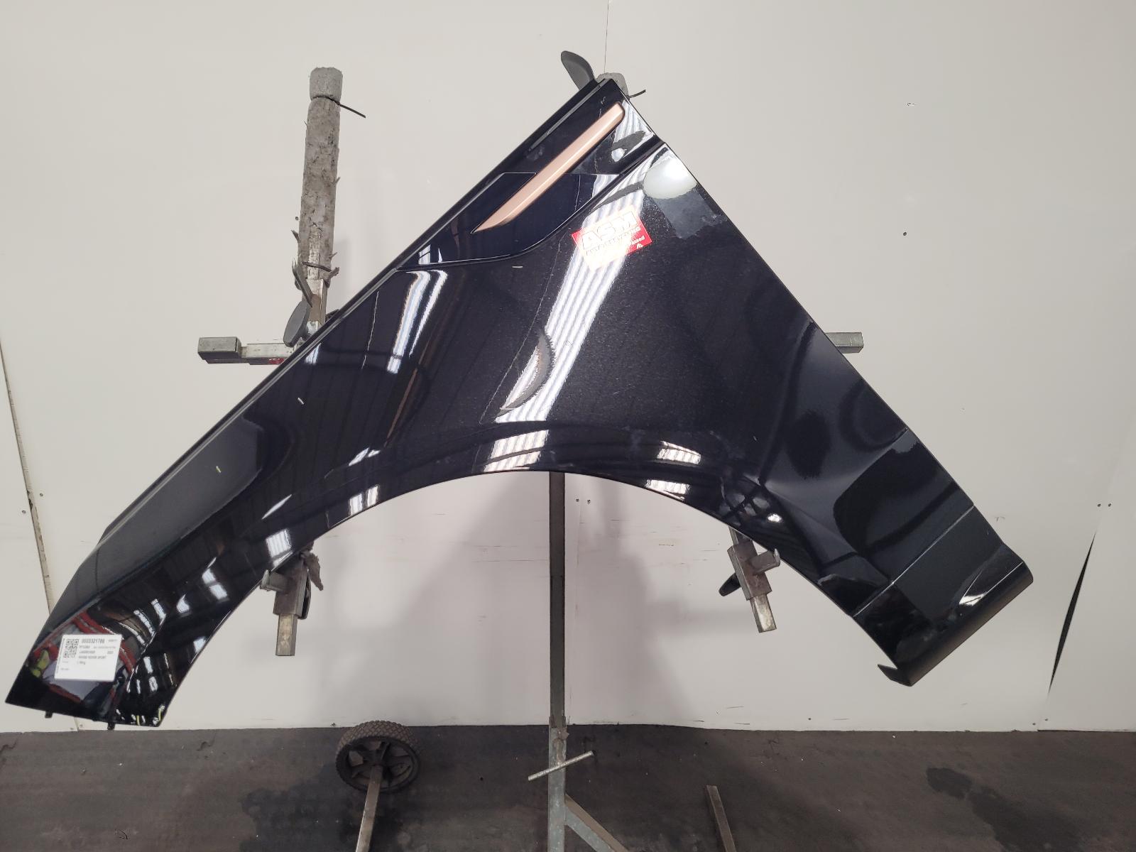 View Auto part L Wing Land Rover Range Rover Sport 2023