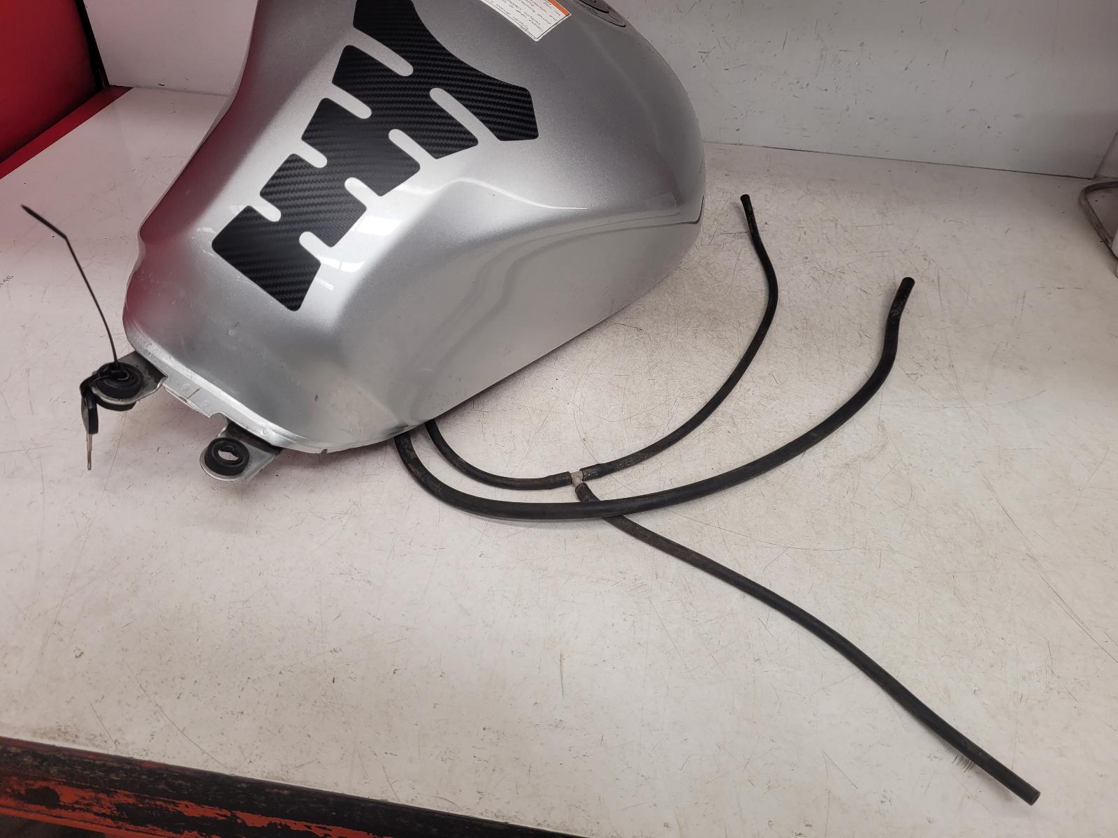 View Auto part Fuel Tank Suzuki Gsf 600 S Bandit 2003