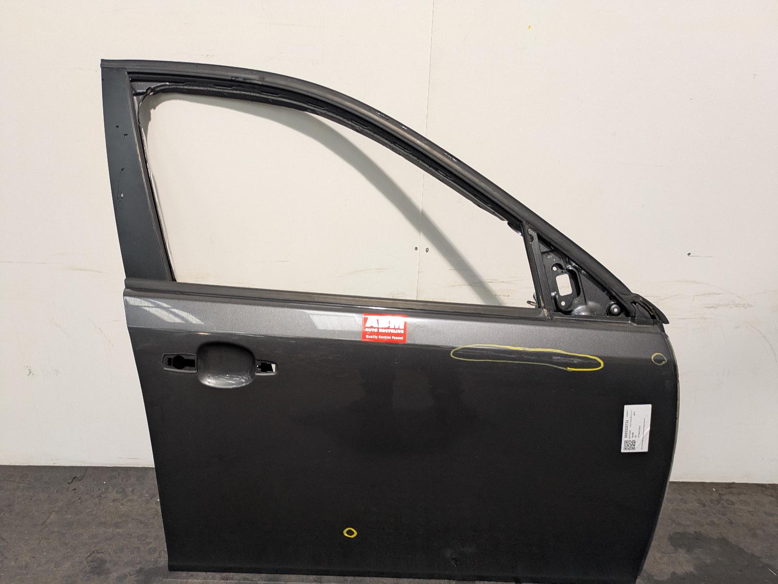 View Auto part R Front Door Saab 93 2011