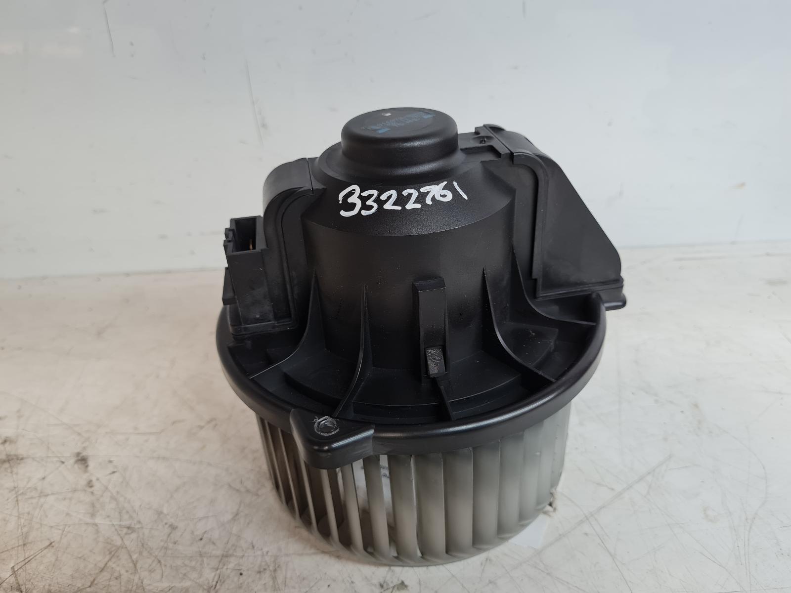 View Auto part Heater Motor/Assembly Land Rover Discovery 2012