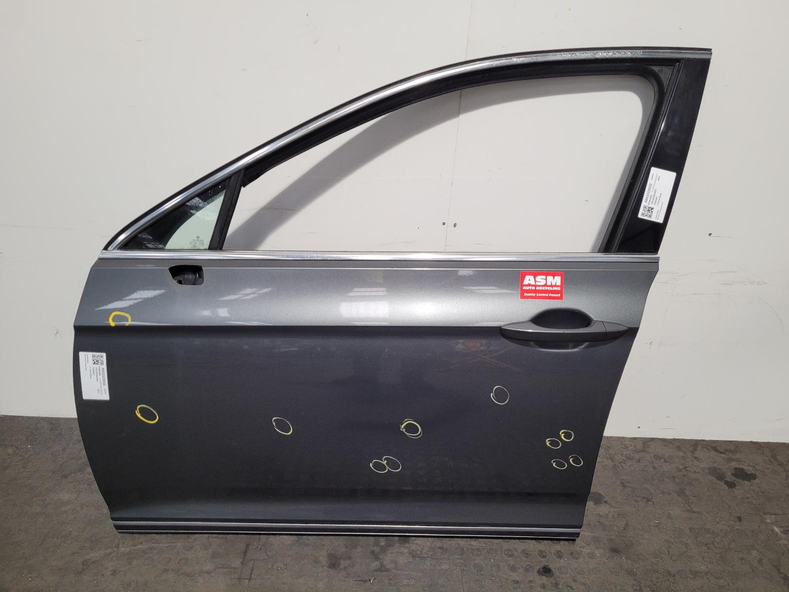 View Auto part L Front Door Volkswagen Passat 2015