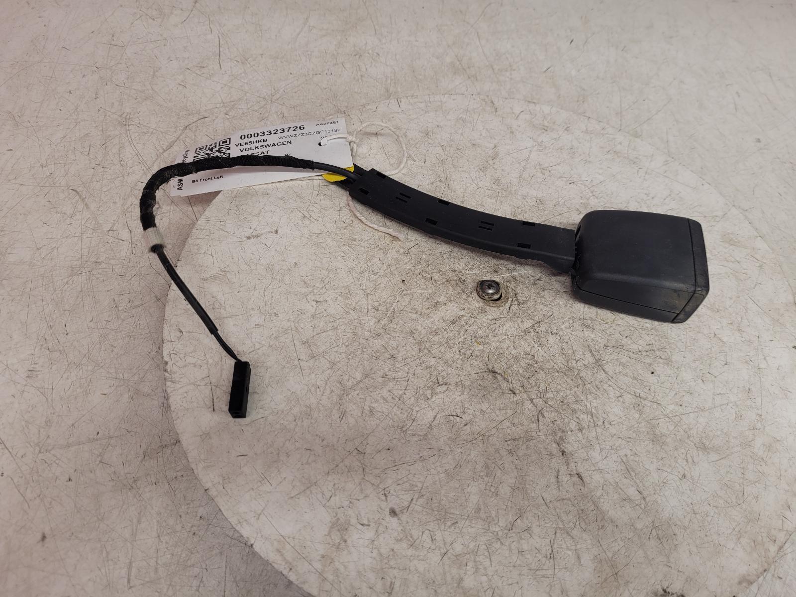 View Auto part Seat Belt Volkswagen Passat 2016