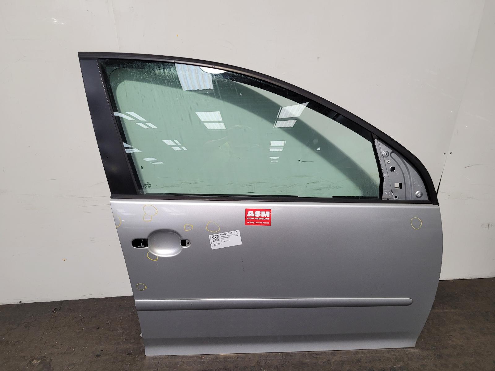 View Auto part R Front Door Volkswagen Golf 2008