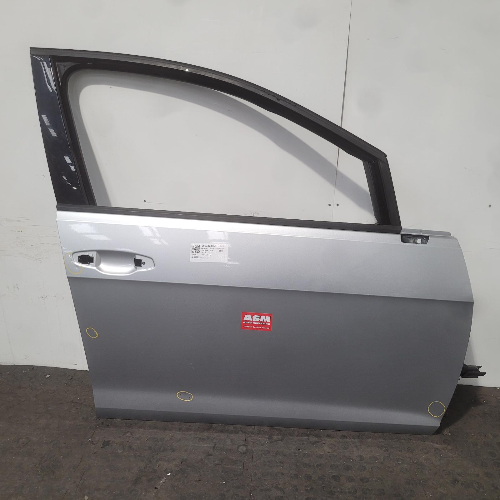 View Auto part R Front Door Volkswagen Golf 2014