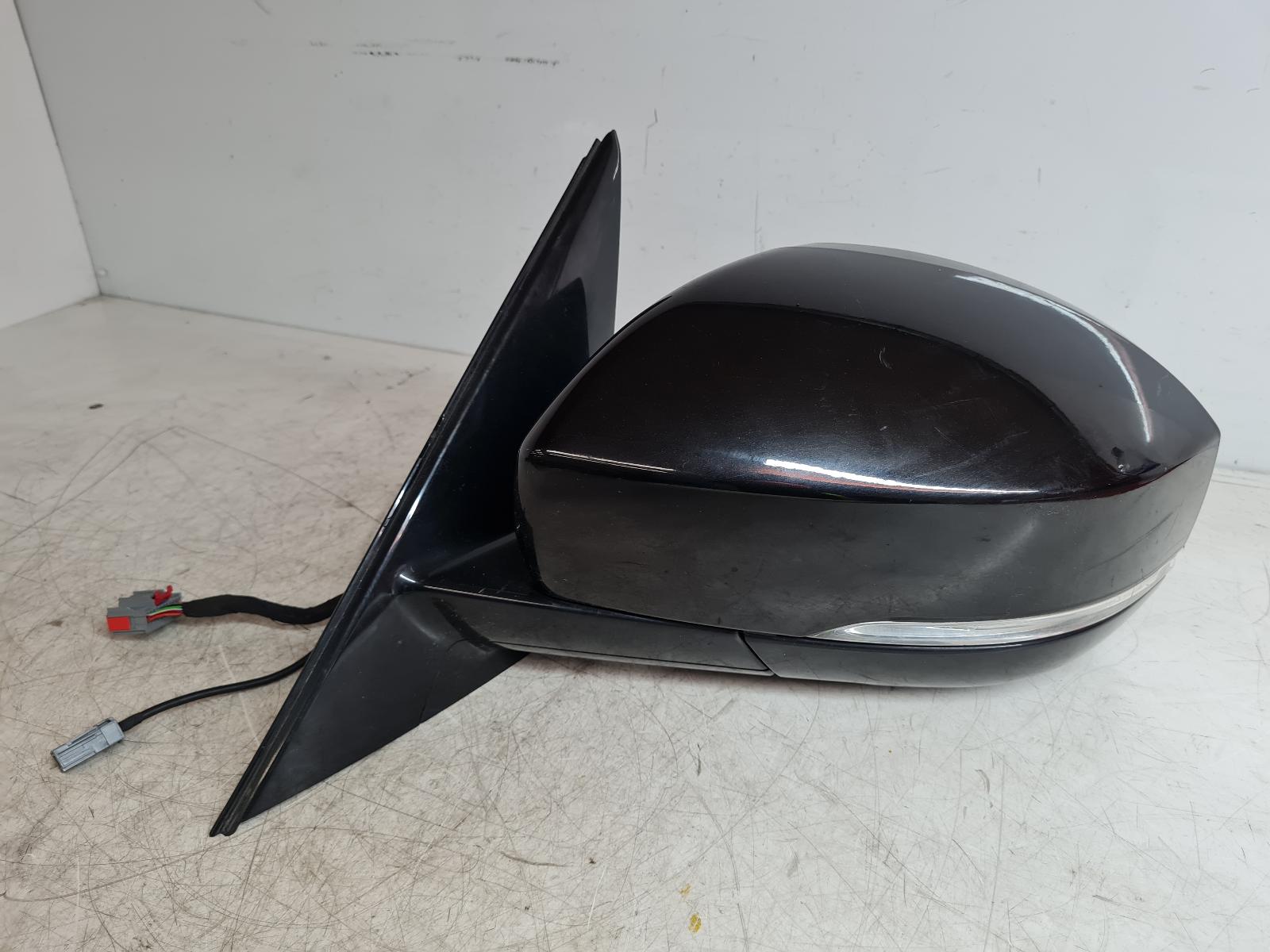 View Auto part L Door Mirror Land Rover Range Rover 2021