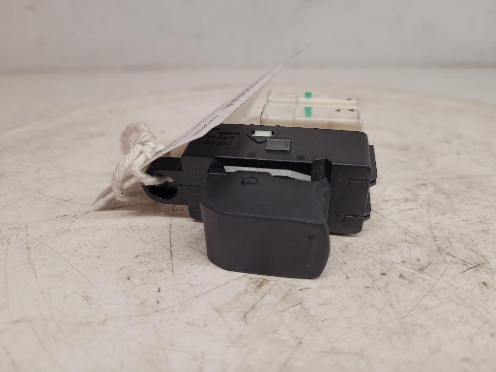 View Auto part Elect. Window Switch Suzuki Swift 2013