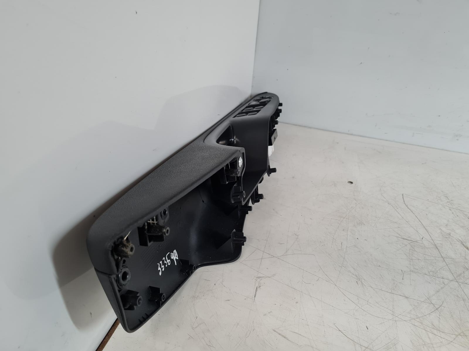View Auto part Elect. Window Switch Hyundai I30 2011