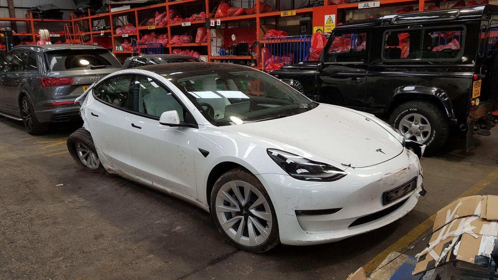 Image for a Tesla Model 3 2021 4 Door Saloon Breaking