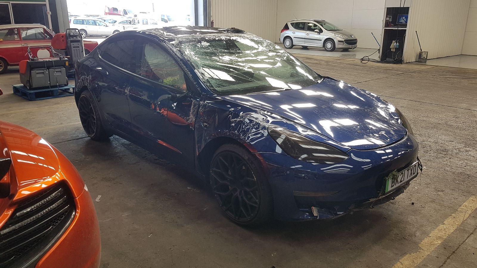 Image for a Tesla Model 3 2021 4 Door Saloon Breaking